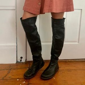 Trippen elegant thigh-high boots in black leather